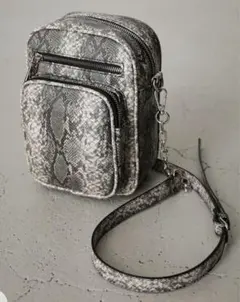 AZUL BY MOUSSY スクエアショルダーバッグ