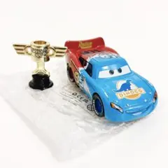 【新品】カーズ　ダイナコマックイーン＋ピストンカップトロフィー2点セットのサムネイル
