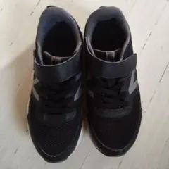 New Balance ブラック スニーカー19センチ