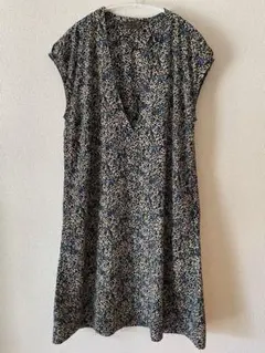 【美品】ドーリーシーンストーンウェアプリント 深Vネック チュニック ワンピースのサムネイル