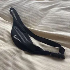 Nike ブラック ボディバッグ