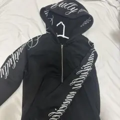 ブラック ジップアップパーカー