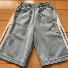 adidas ハーフパンツ ジャージ　水色