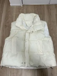 ホワイト ダウンベスト