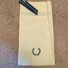 マ*ド様 フレッドペリー　　クリーム色 　ショップ袋 　ロゴ入り