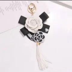 白カメリア　キーリング　キーホルダー　じゃらじゃら可愛い♪　バッグチャーム