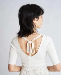 【スナイデルSNIDEL 新品未使用】バックデザインニットプルオーバー　ホワイト