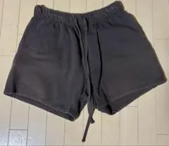 美品mnml ミニマルスウェットショートパンツ ハーフパンツ チャコールグレーのサムネイル