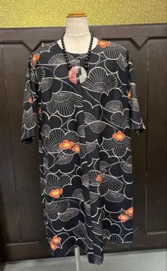 ③ 黒地に和モダンな雲取り・花模様 ワンピース チュニック 9〜13号