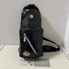 【新品】オロビアンコ ボディバッグ ブラック　黒　エナメル×レザー