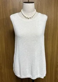 45R ギマニット ノースリーブ ワンポイント刺繍 白 ホワイト　サイズ2のサムネイル