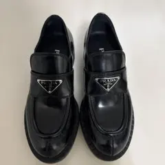 プラダ チョコレート ブラッシュドレザー ローファー