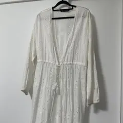 ZARA刺繍レース入りホワイト長袖シャツ