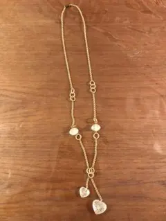 涼しげなハート❤️のついたゴールドのネックレス