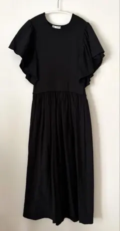 ZARA フリルスリーブ 黒 ワンピース　M