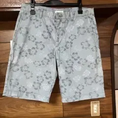 お値下げ❣️ユニクロ❣️AVIREX ハイビスカス柄 ハーフパンツ ショートパンツのサムネイル