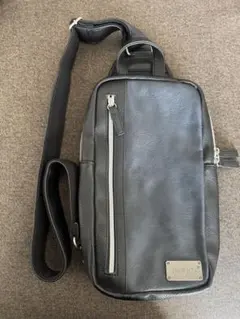 DEVICE デバイス　ブラック ボディバッグ