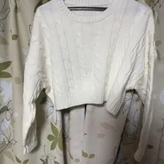 アイボリー ケーブルニット クロップドセーター