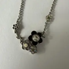 MARY QUANT 花モチーフ シルバーネックレスのサムネイル