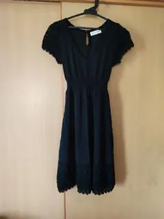 Private Label 半袖 ひざ丈ワンピース ブラックのサムネイル
