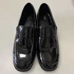 ZARA：黒のエナメルローファー37