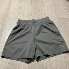 PUMA グレー ハーフパンツ Mサイズのサムネイル