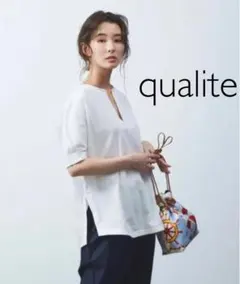 カリテ　キーネックシャツのサムネイル