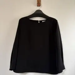 GLACIER 黒トップス