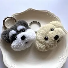 【ハンドメイド】もこもこプードルとシュナのチャーム パンチニードル　ホワイト