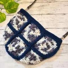 モチーフ編みの斜めがけバッグ　ハンドメイド　ショルダーバッグ　毛糸　半月型
