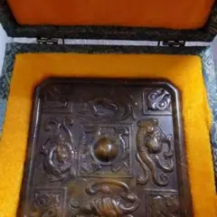 翡翠 獅子彫刻 専用ケース付き 翡翠 獅子彫刻 四角形印章 - メルカリ