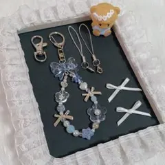 ビーズキーホルダー　水色×シルバー