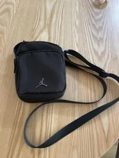 お*ん様 【JORDAN】ミニショルダーバッグのサムネイル