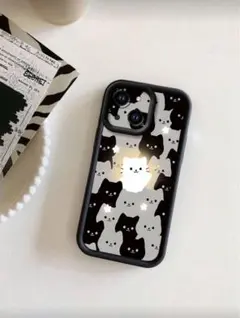 iPhone16ケース 白猫×黒猫デザイン 海外製 シンプルで可愛い保護カバー