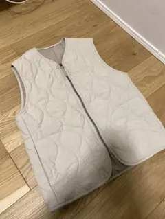 GU キルティングベスト　アイボリー　ホワイト