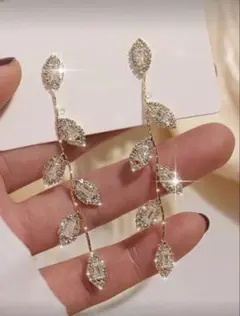 リーフモチーフ クリスタルピアス