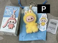 【正規品】LABUBU PIN FOR LOVE イニシャルキーホルダー Ｐ