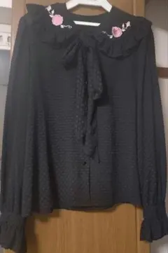 MILK　バラの刺繍襟　タイ付き黒長袖ブラウスのサムネイル
