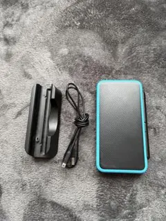 New 2DS LL 本体 ブラック/ブルー 充電スタンド付き　カセット全種類