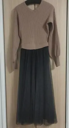 ベージュVネックリブロングワンピース　ドッキングワンピ