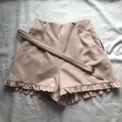 ベルト付きフリルショートパンツのサムネイル