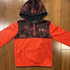 ☆UNDER ARMOUR☆140㎝☆裏起毛パーカー☆赤黒 カモフラ☆