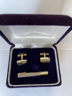 ネクタイピンとカフスボタンセット