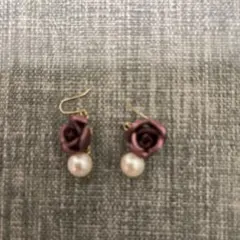 バラとパールのフックピアス