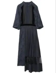 Ameri VINTAGE PLEATS DOCKING LACE DRESS
