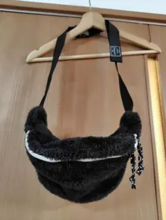 ファー素材 ショルダーバッグ 黒　スタジオクリップ