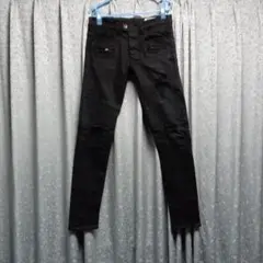 レジェンダのストレッチダメージ加工デニムパンツ