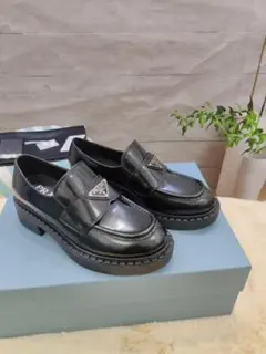 2025年最新】PRADAローファーの人気アイテム - メルカリ 【付属品完備