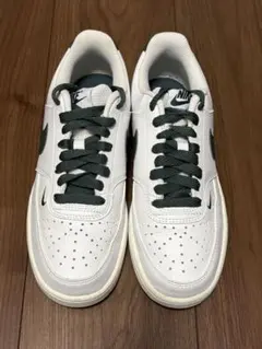 ウィメンズ　コートビジョン　LO NN NIKE ホワイト/グリーン