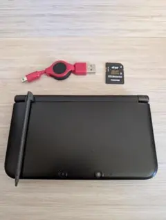 ニンテンドー3DSLL　ブラック　充電ケーブル　タッチペン　SDカード